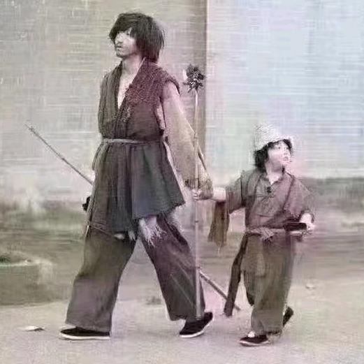 (•̀⌄•́)  饭饭__