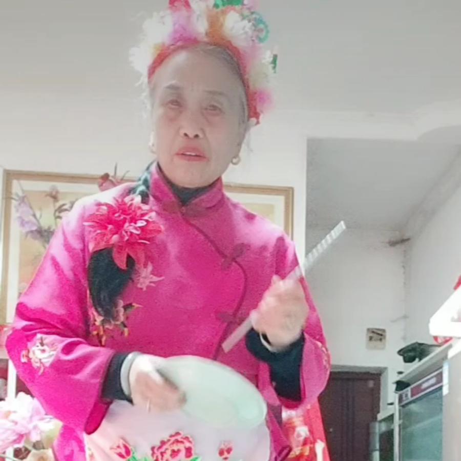 夕陽舞蹈腰鼓队邹大英