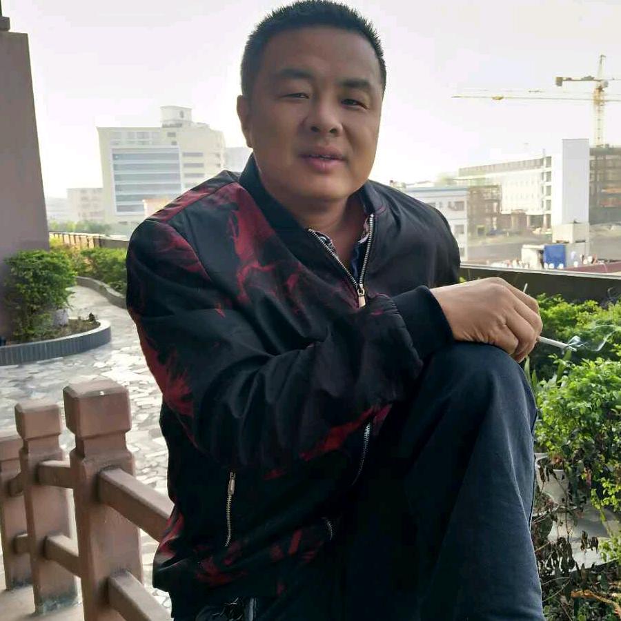 老王清理建筑垃圾沙石子水泥，厂房拆除