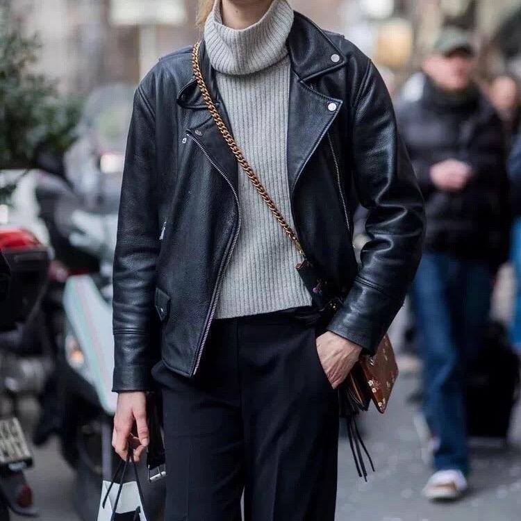 麦田里的盗草人