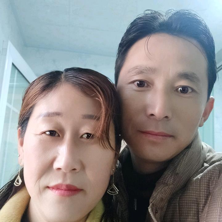 在水一方.