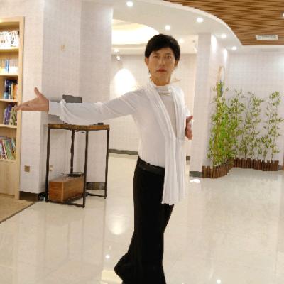 白云舞蹈的老吴