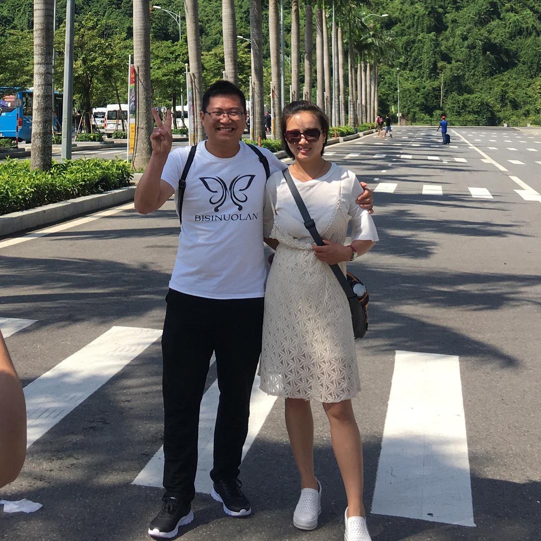 开心💕幸福的小两口