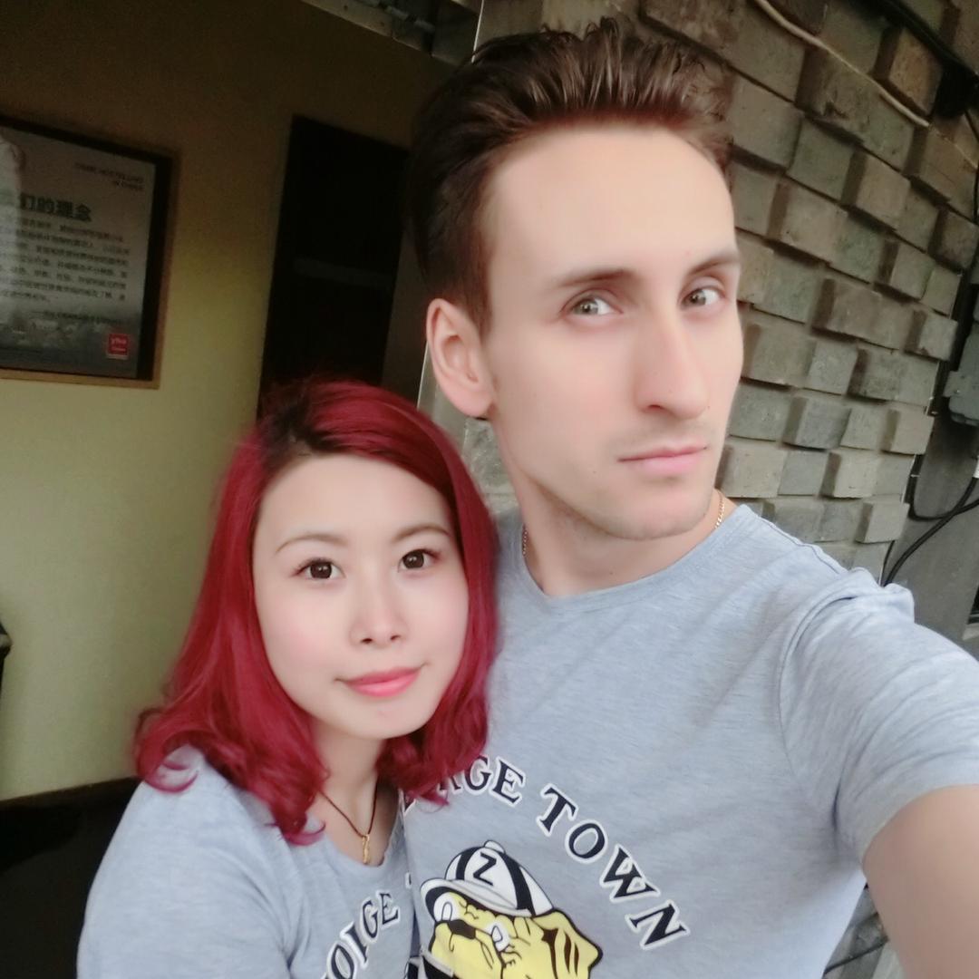 弗拉德夫妇在加拿大