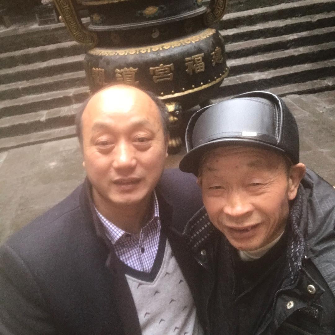 合作愉快   奥迪斯毛织服饰