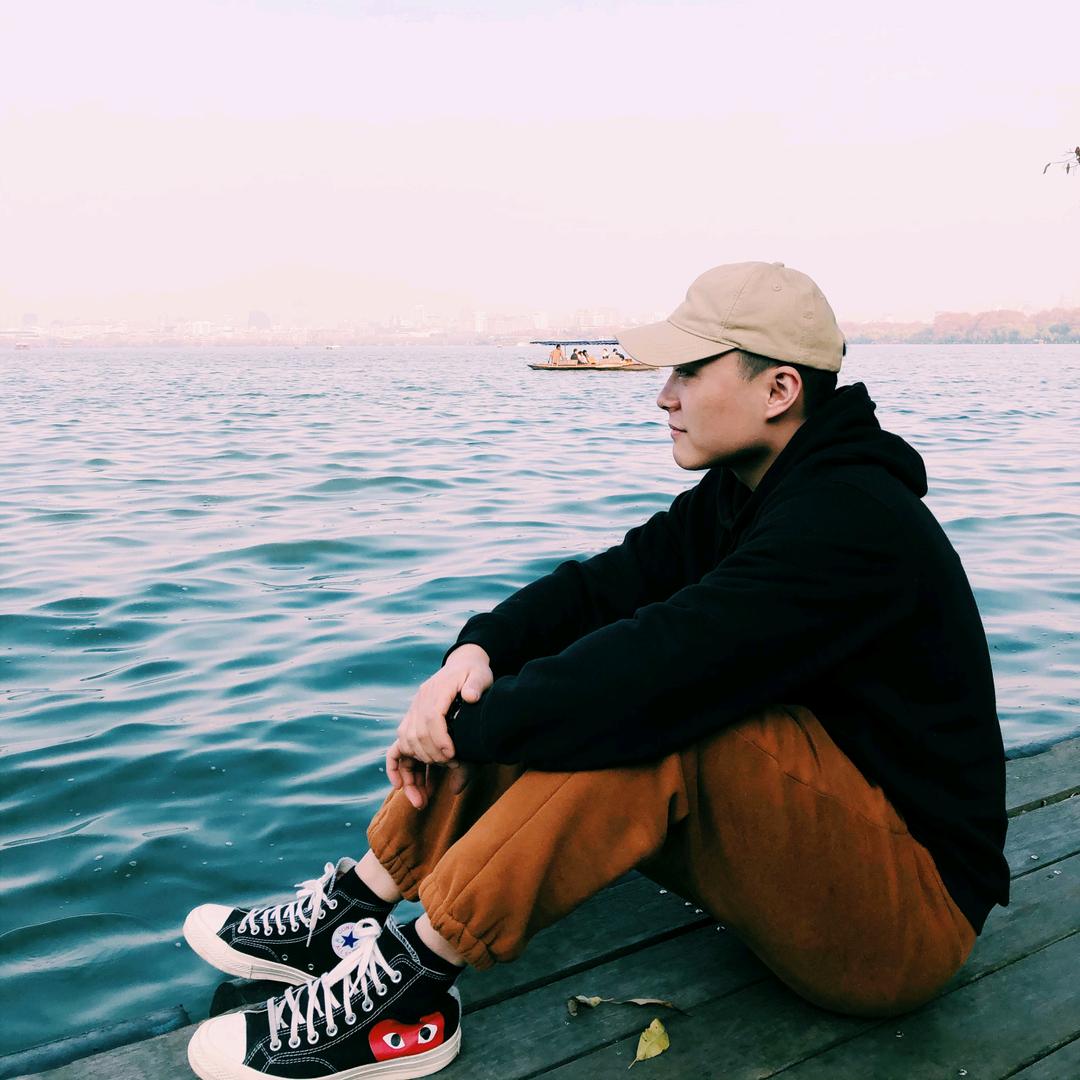 ✈️会飞的石头🥚VV