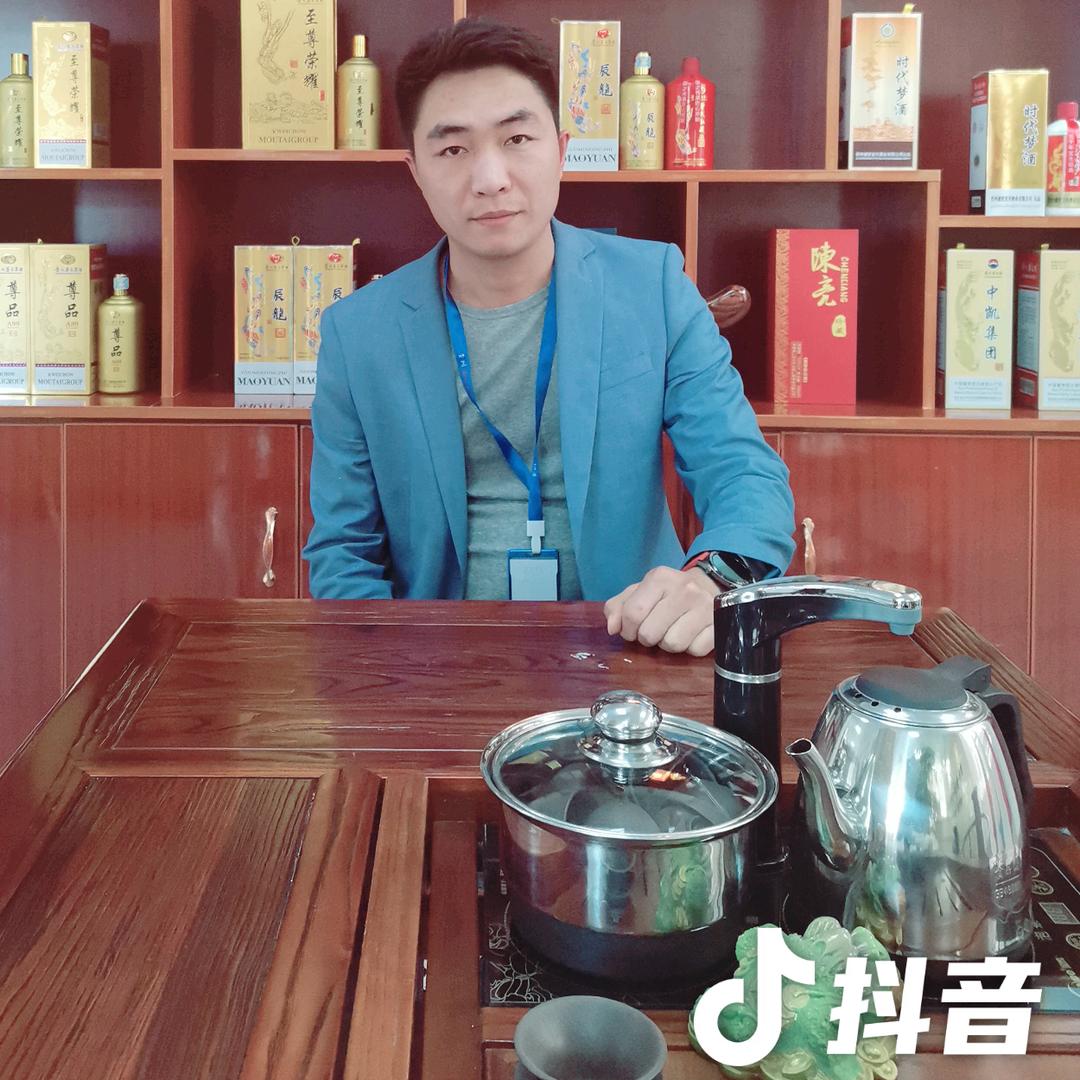 冯  冰