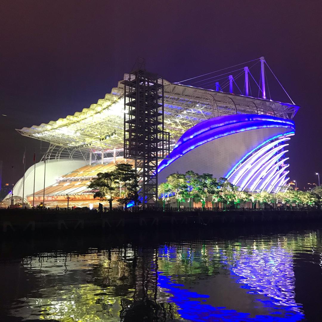 不忘初心，牢记使命。