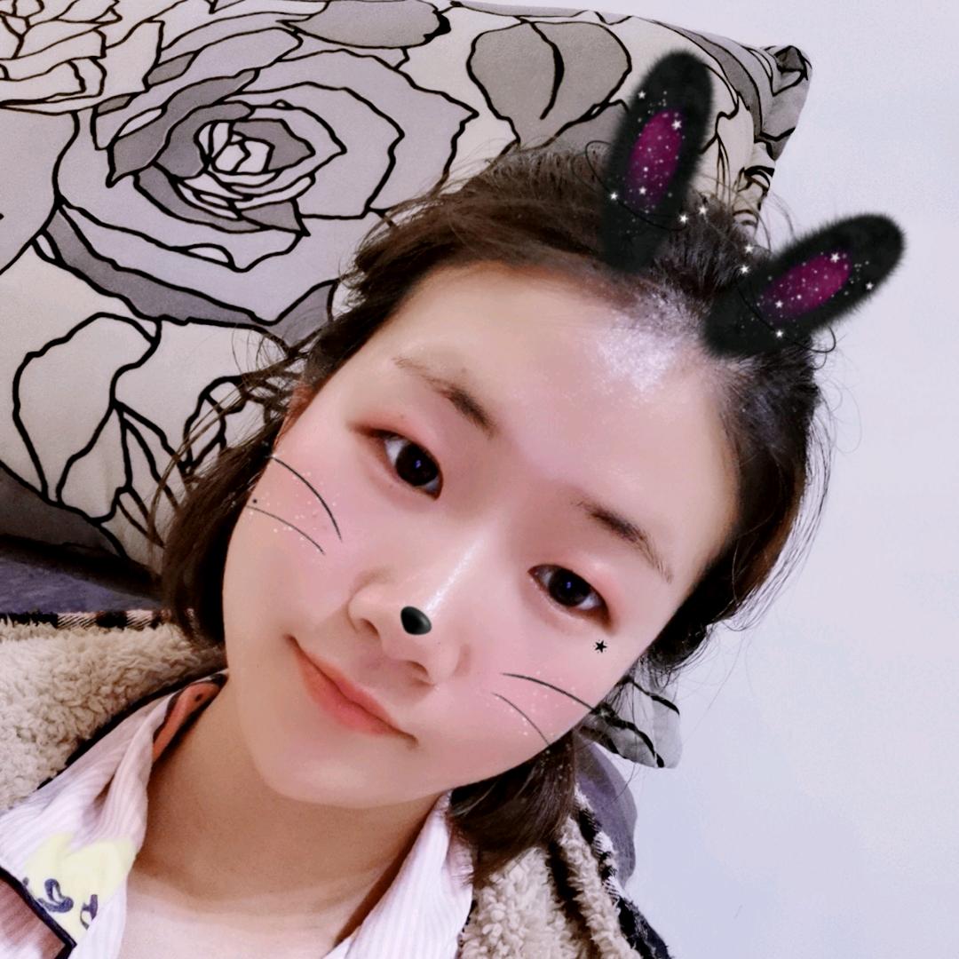 单眼皮的小姐姐