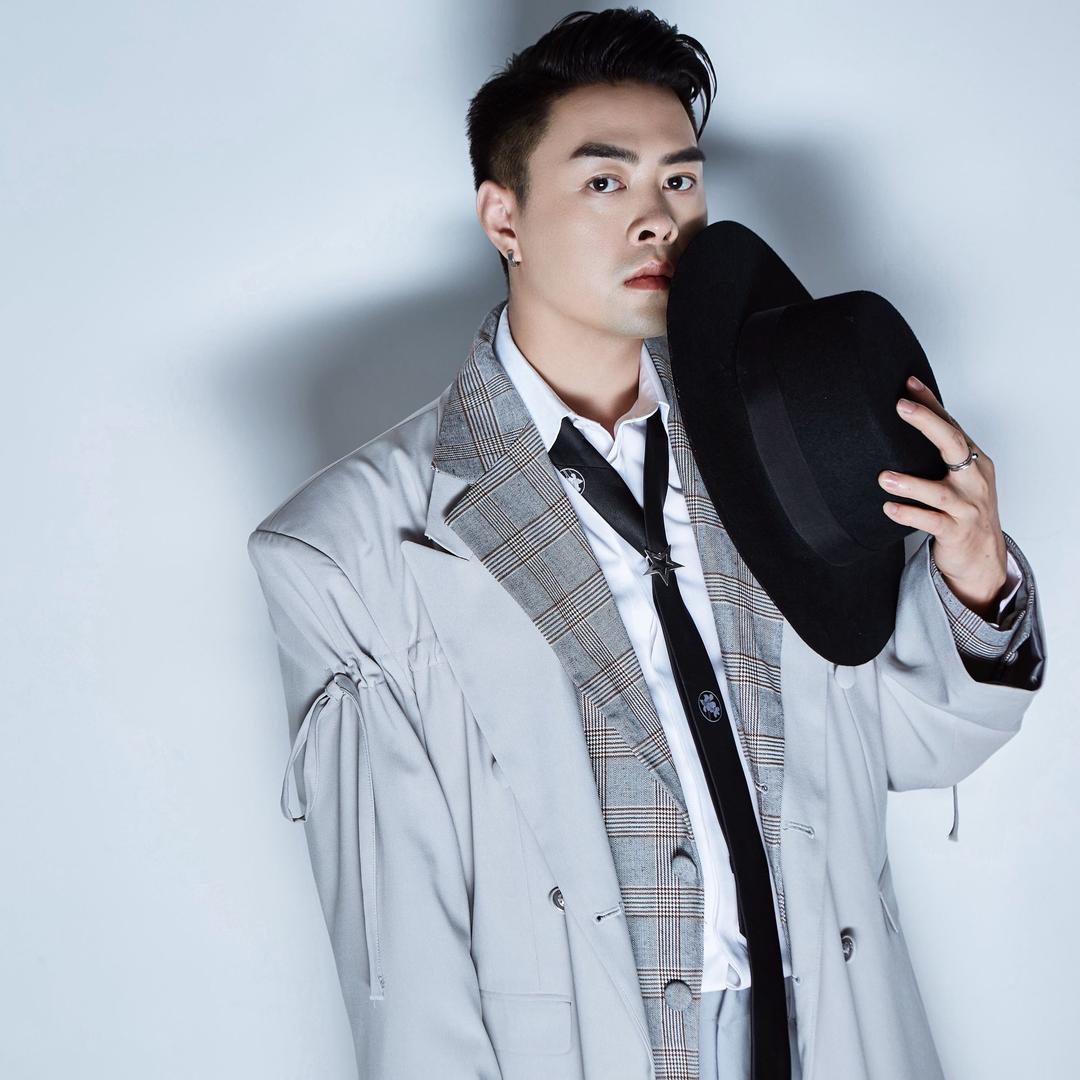 杭州发型师夏书桐