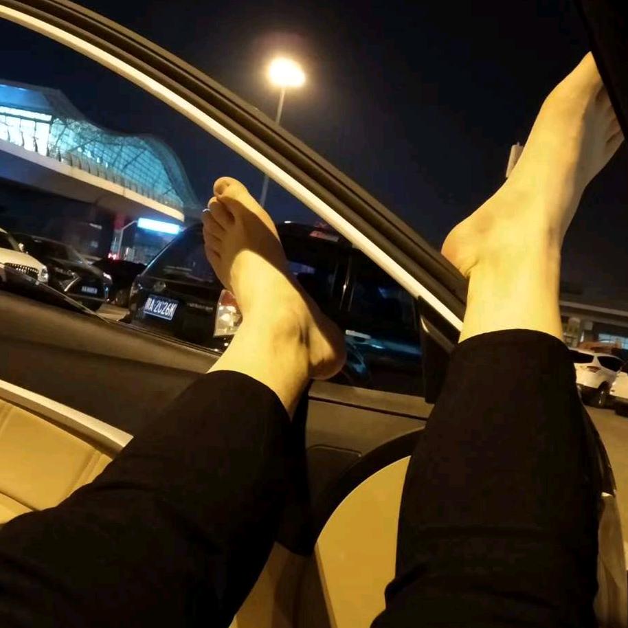 没有背景、只有背影