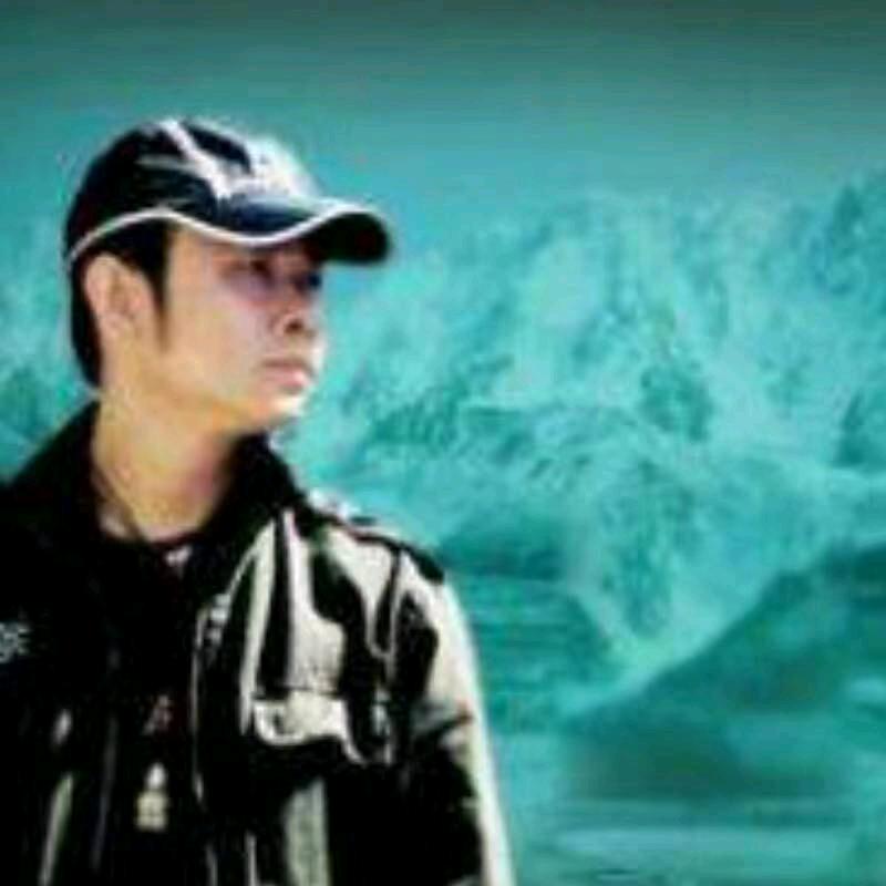 开着拖拉机迎接冬天的到来