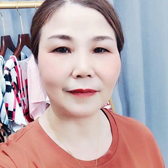 张雯淇服饰商行