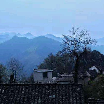 空蒙山色