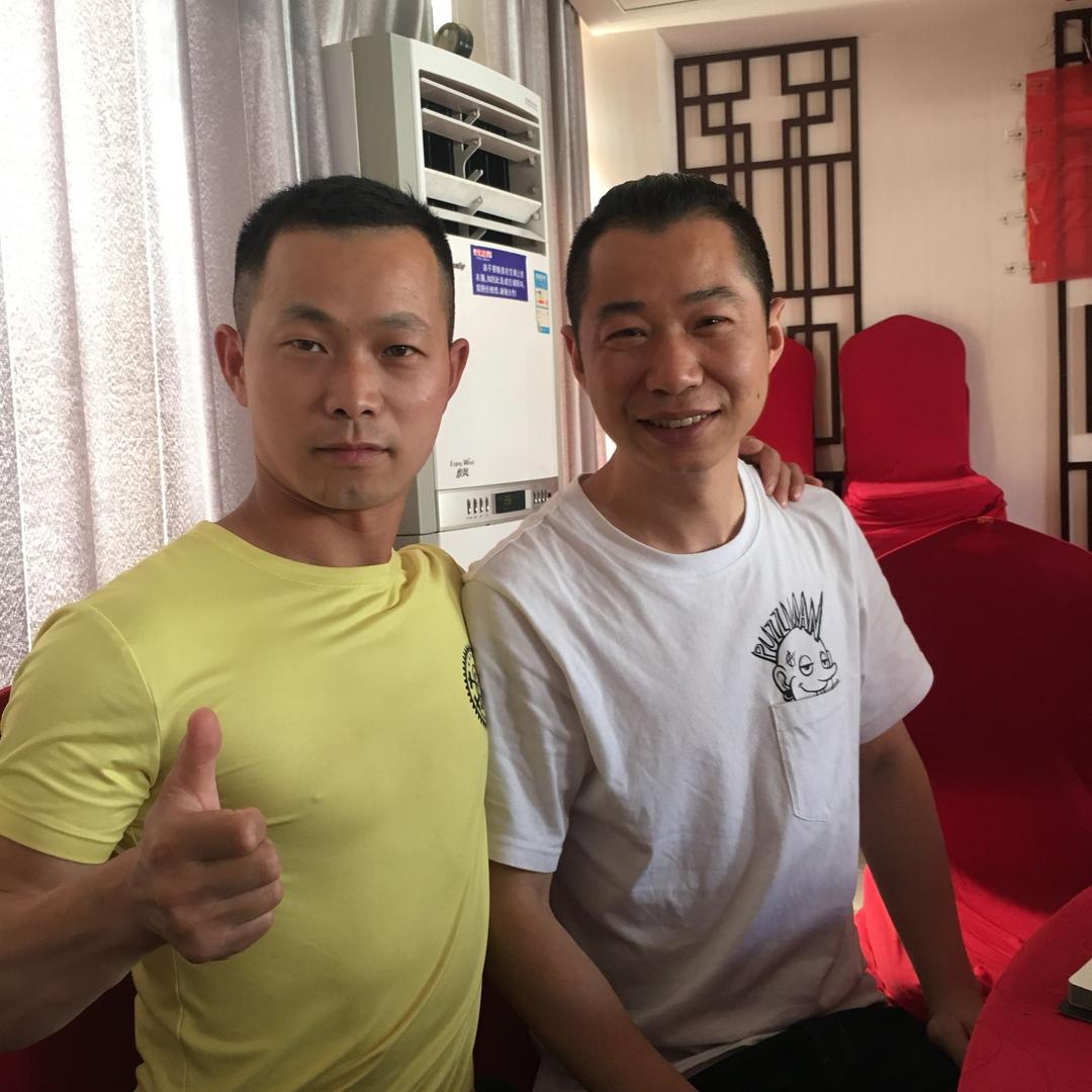 黄海和他会飞的茶园神鸡