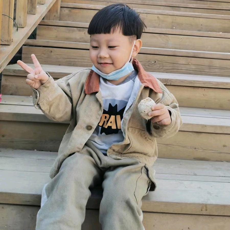 秀普专业修改服装。槐底二区南门中岗亭！