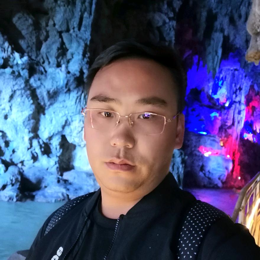 做柜子的小伙子