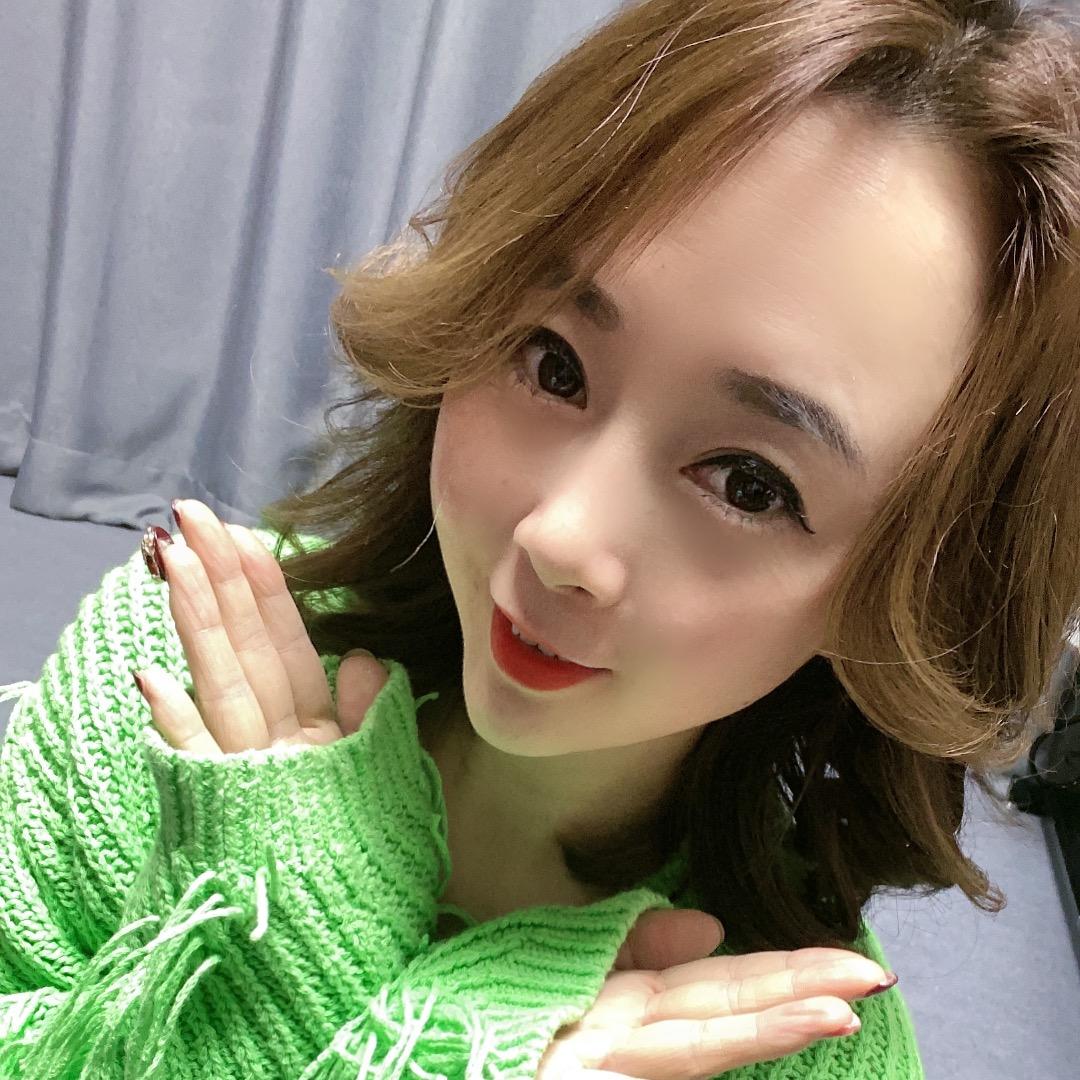 大方白雪女装