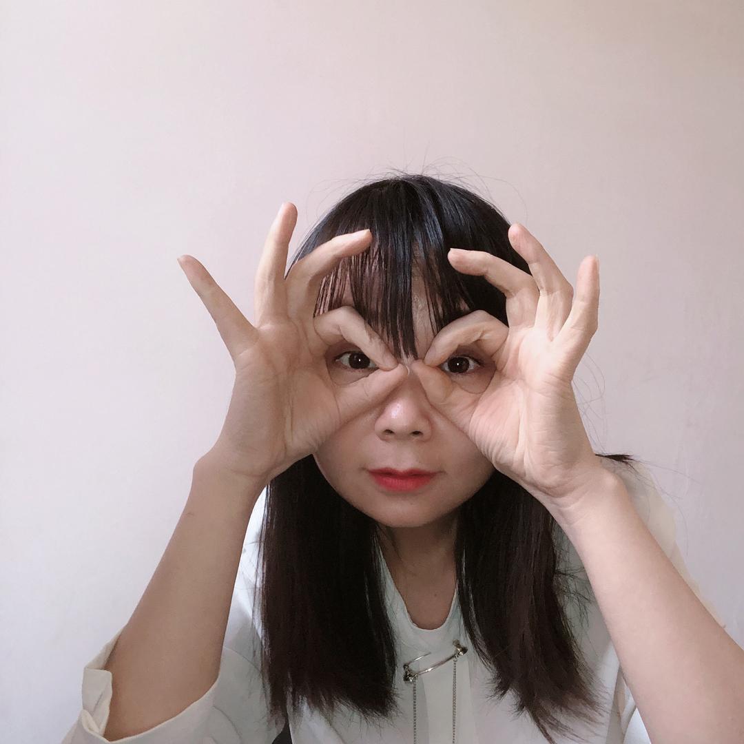 只会做针织的小姐姐