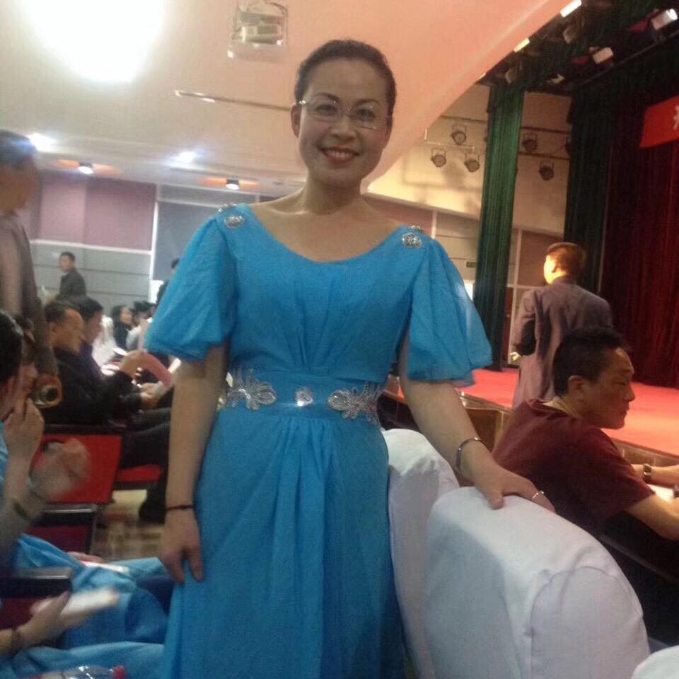 唱歌爱好者庞文兰