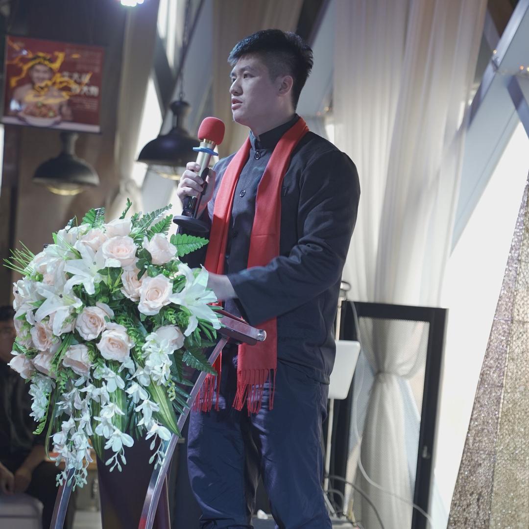三个大叔烤羊肉串