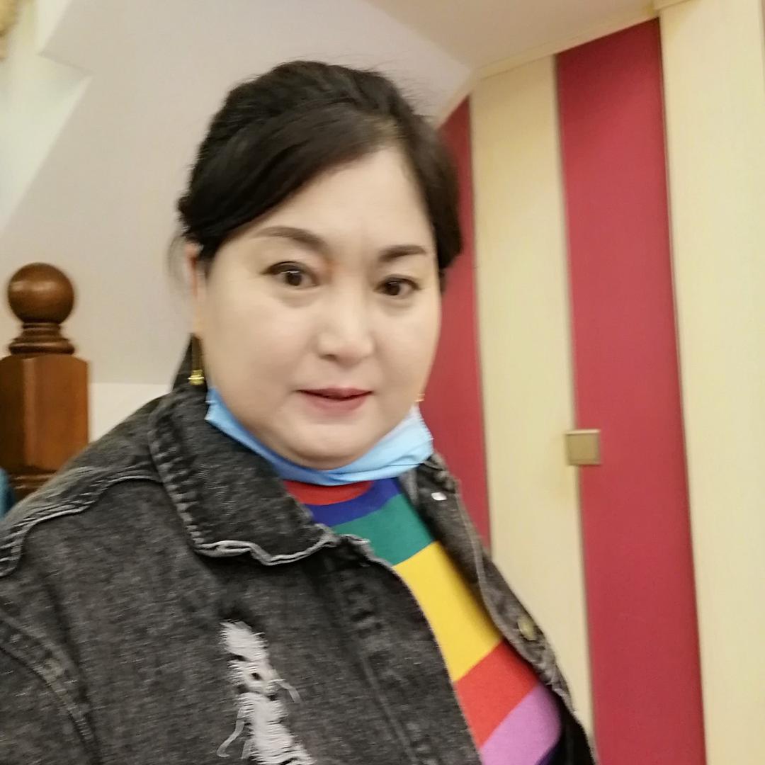 温文尔雅王女士
