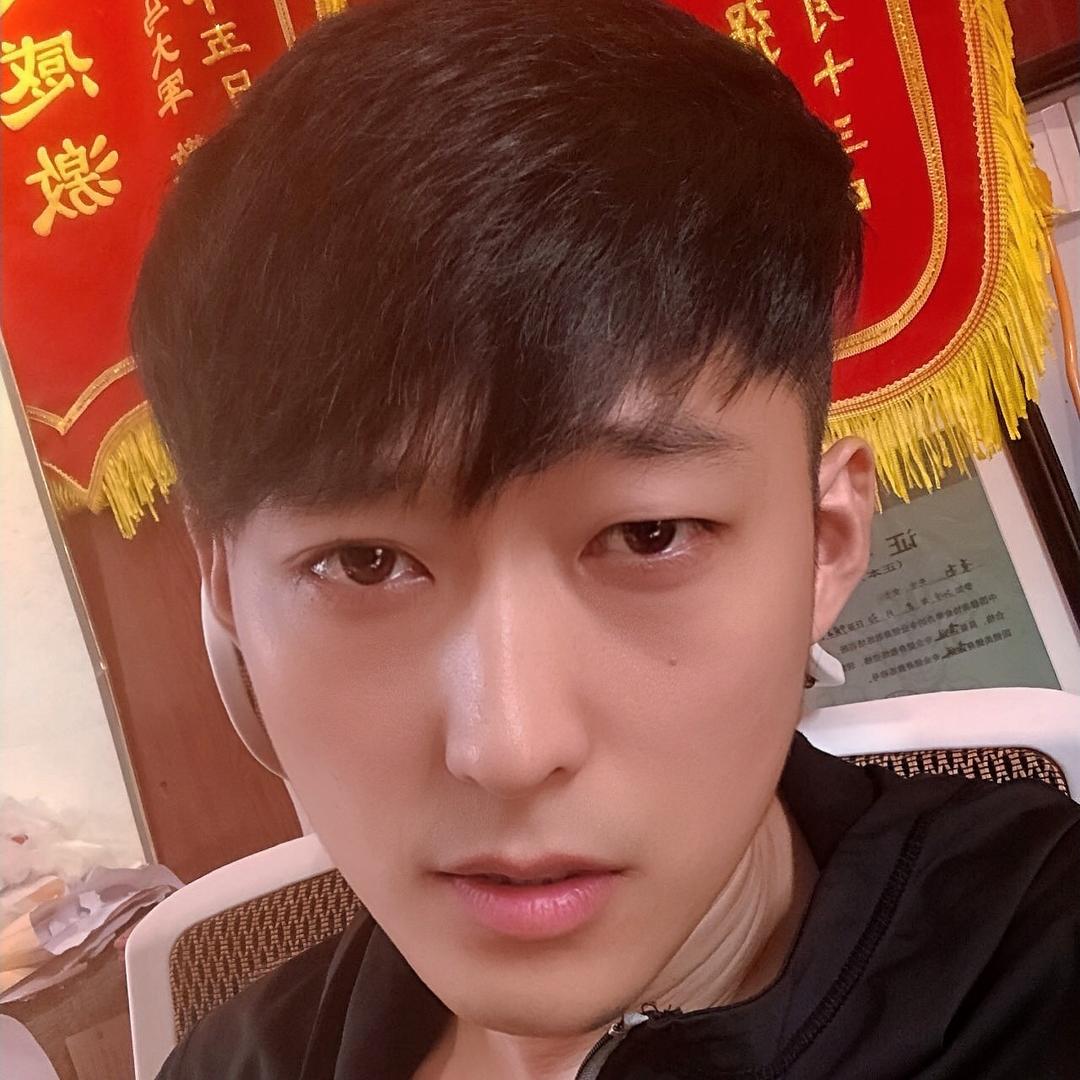 董亮