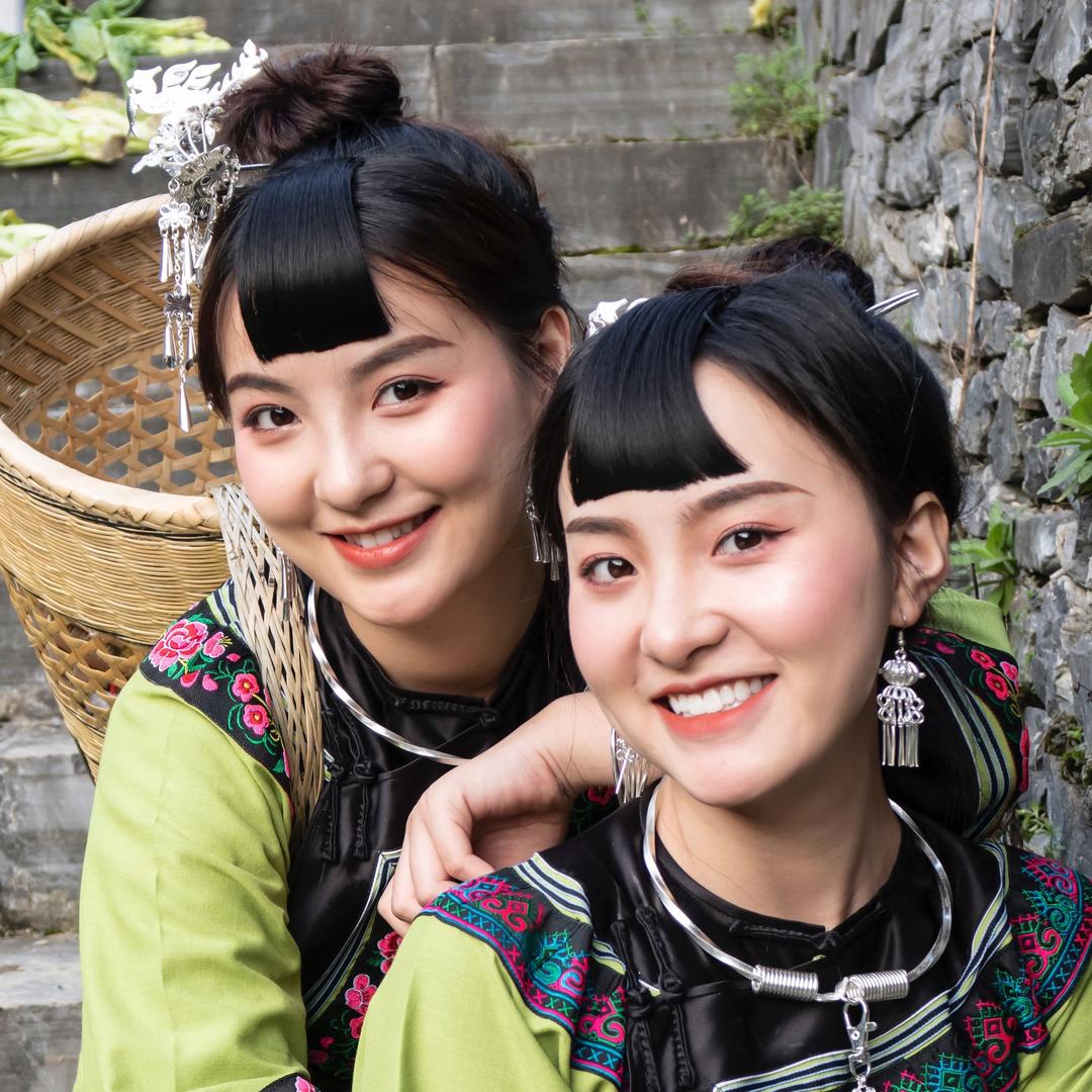 🐟苗族双胞胎姐妹🌸