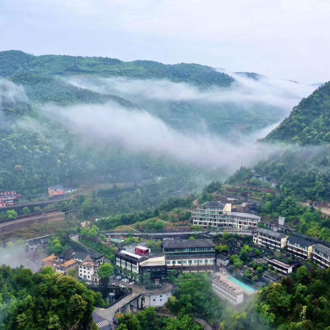 泰顺玉龙山氡泉度假村