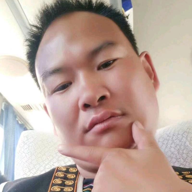 云南撒咪彝人歌手