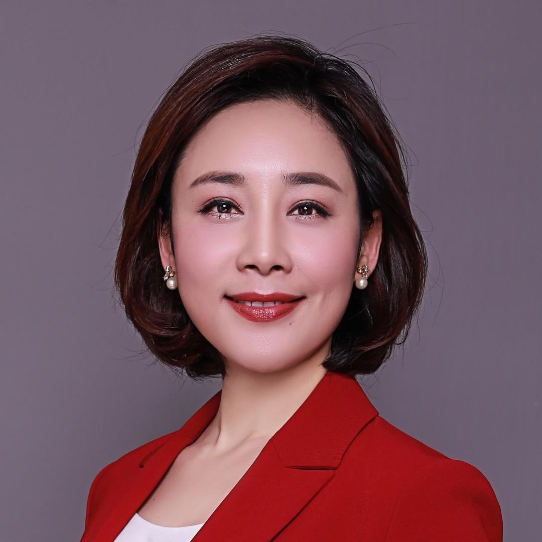 主持人张露