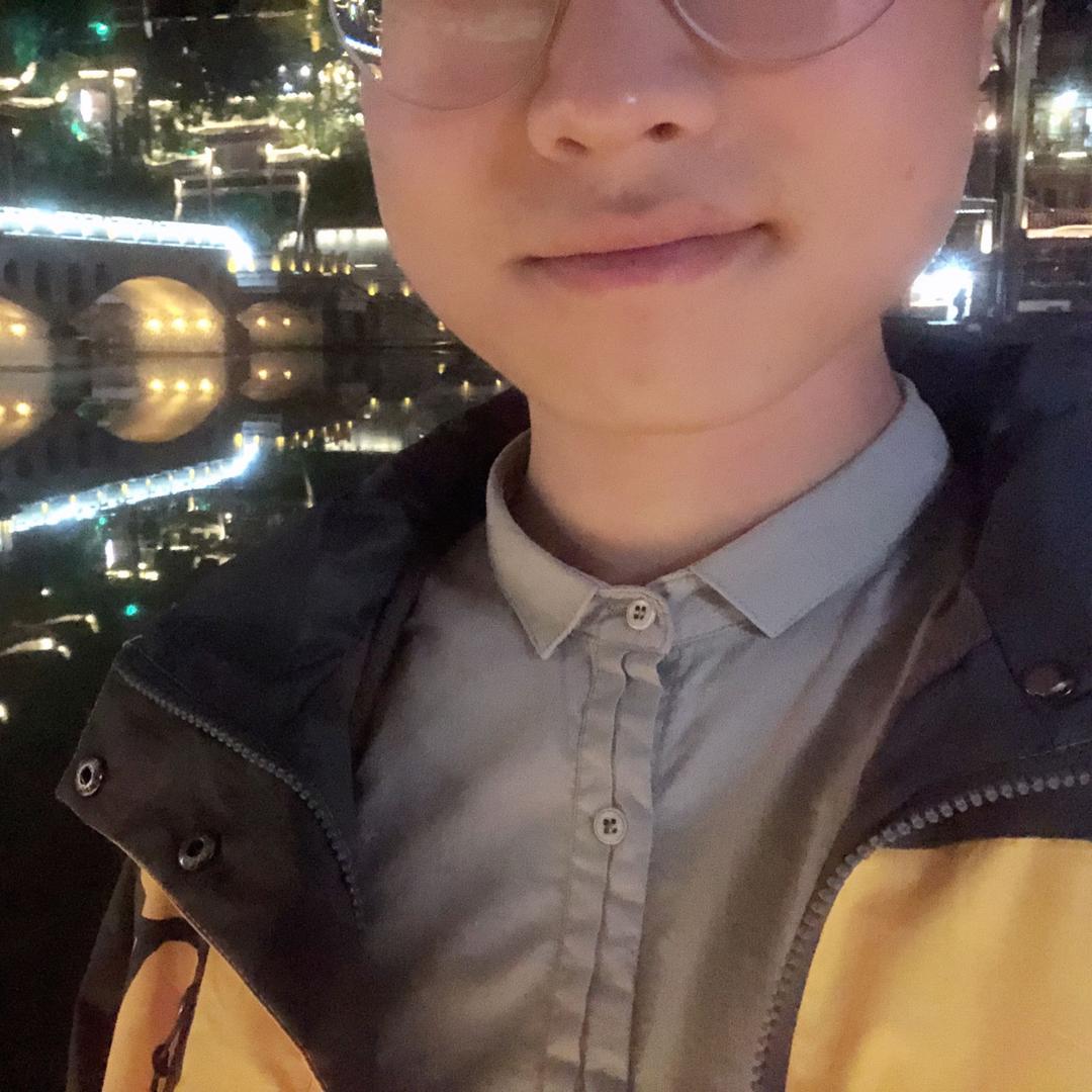 威猛先生狂吻多情少女