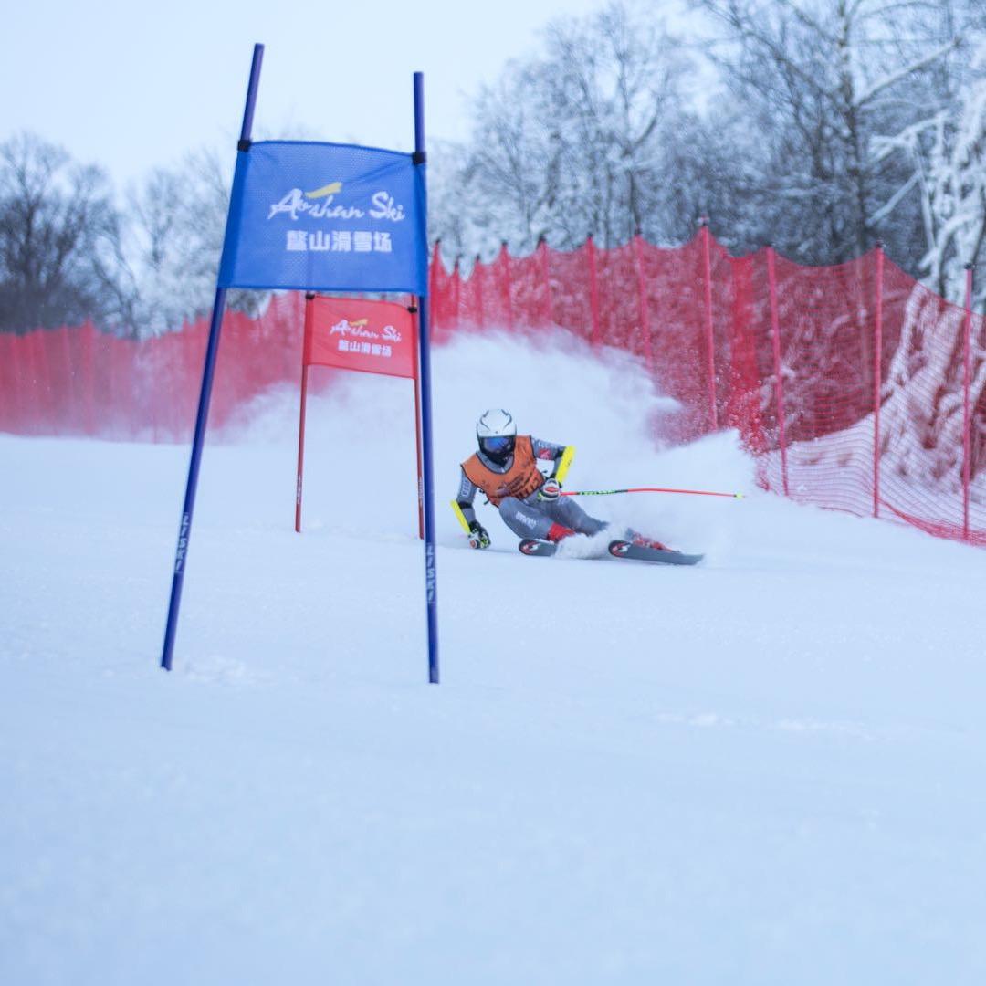 东子竞技滑雪🏆