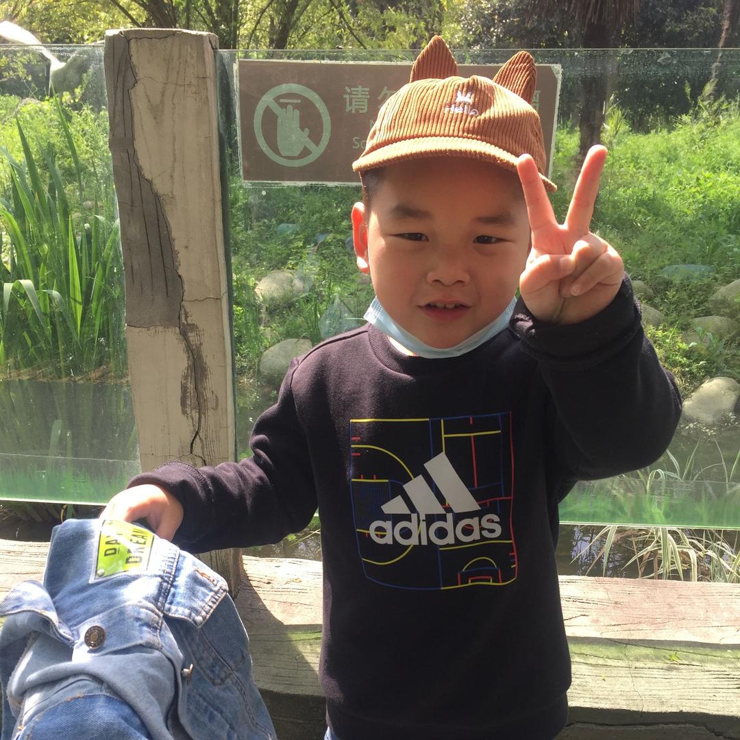 可爱的小屁孩