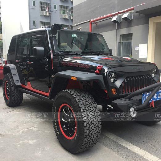 酷爱车车的男孩