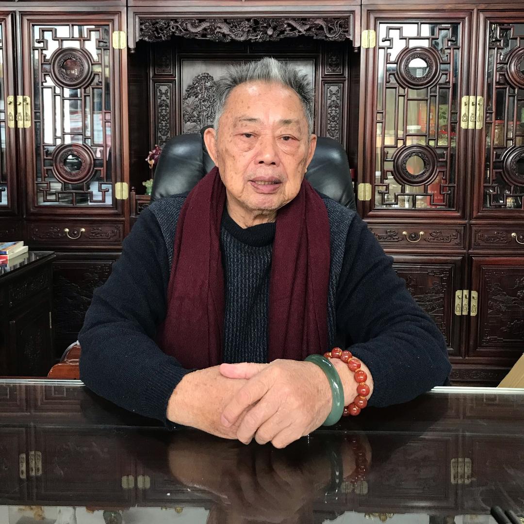 现实：老人慎言慎语找聊天，活动。