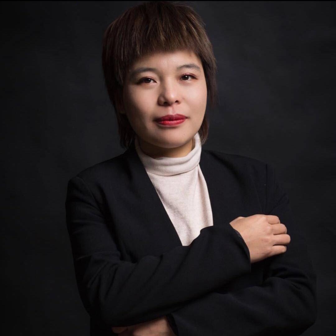 伊本造型设计师丽莎