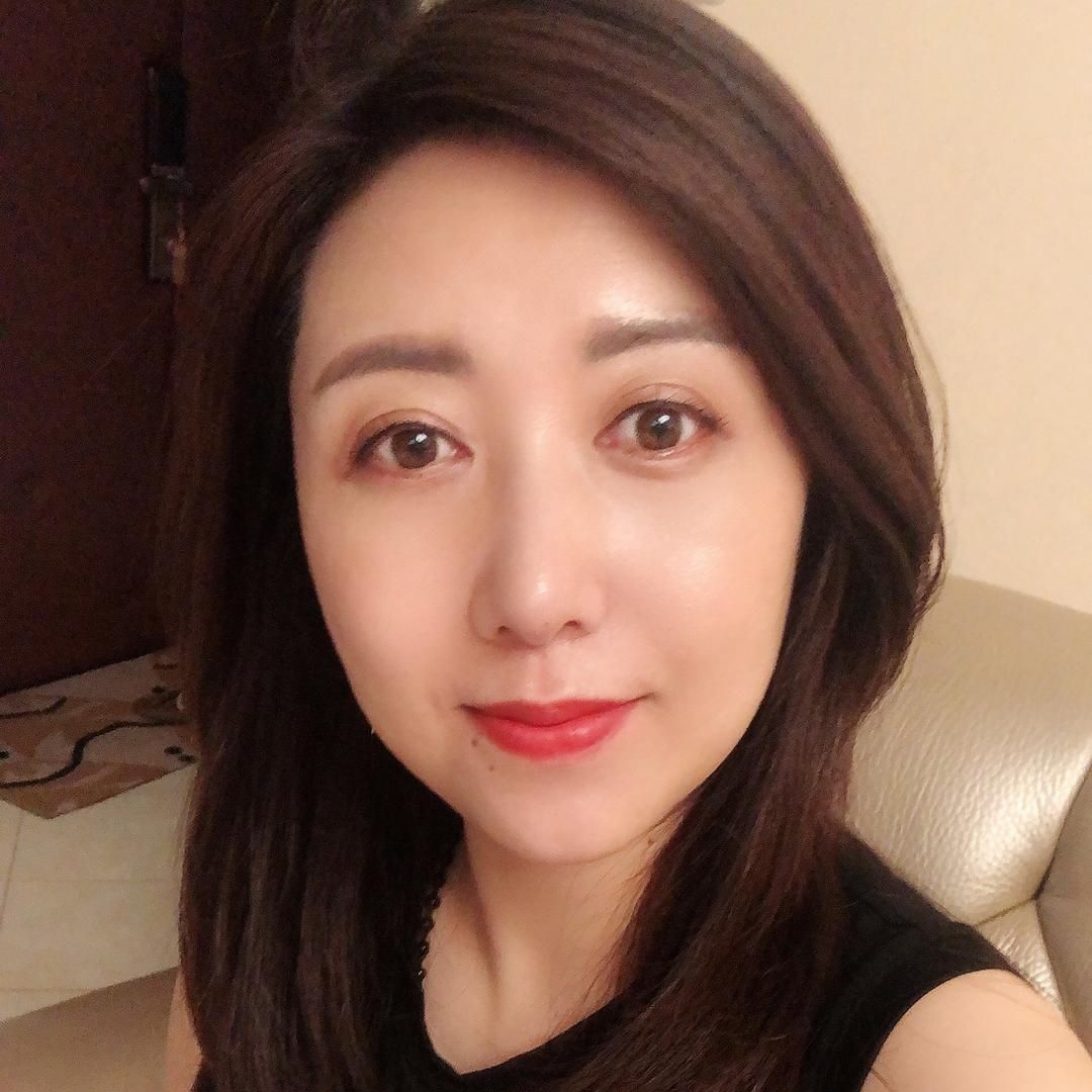 妍……