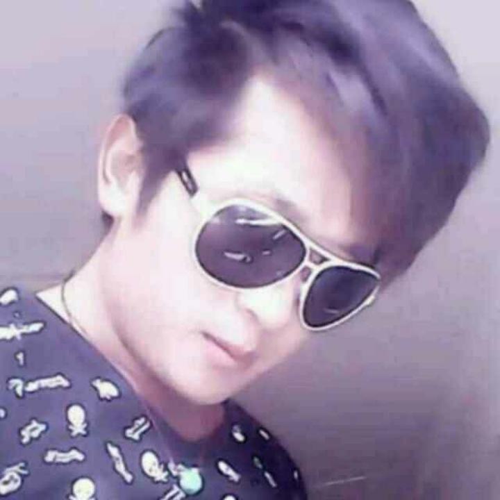 有缘千里来相聚，无缘对面手难