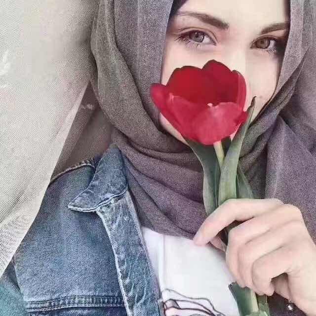 She.  is.  a.  cool.   girl€