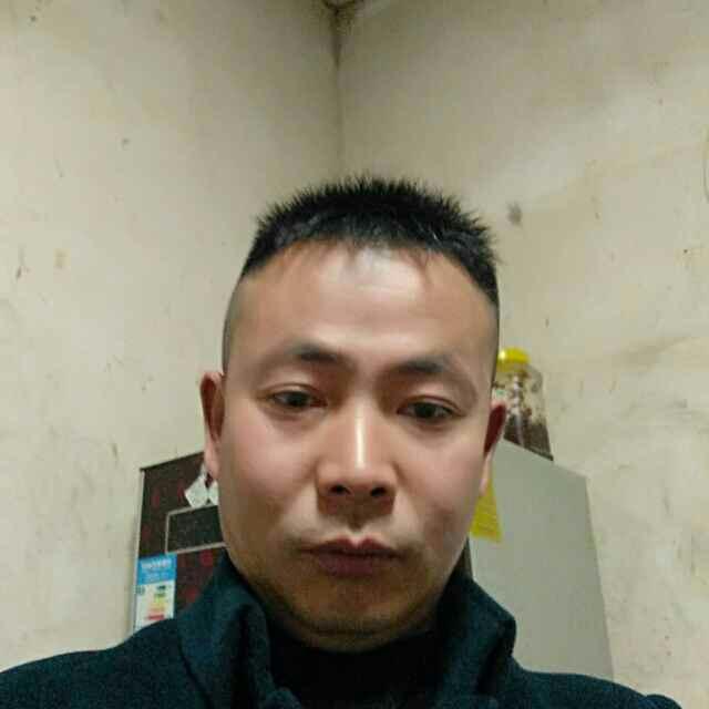 天天摆地摊。