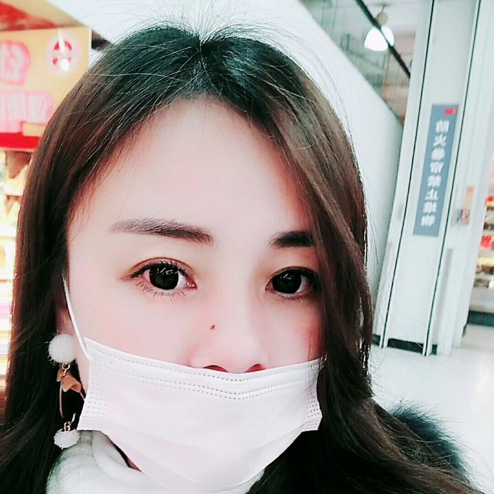 小胡吖女装工作室