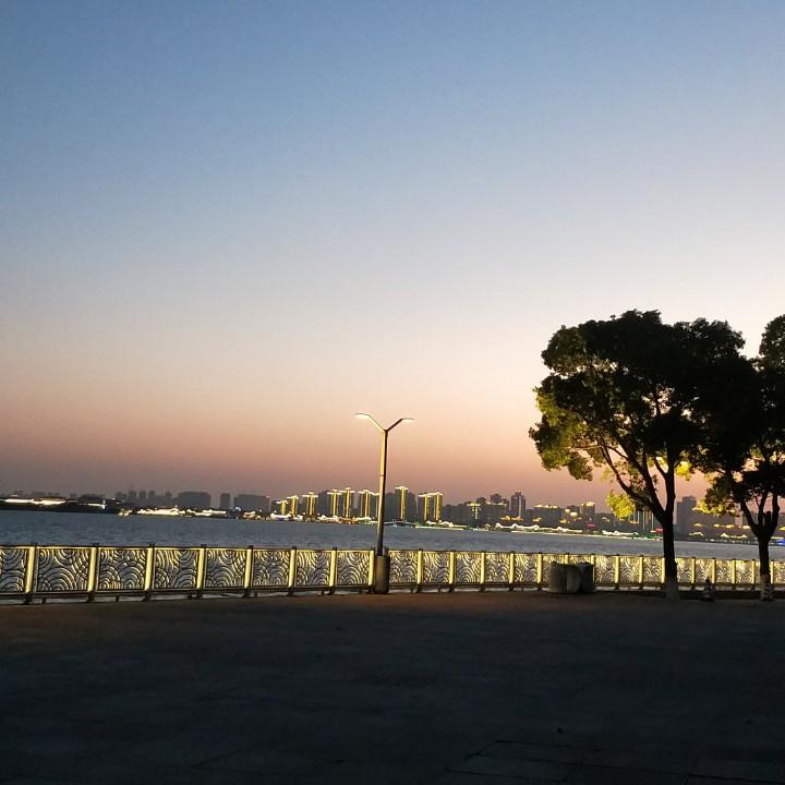 做自己的灯塔🌴