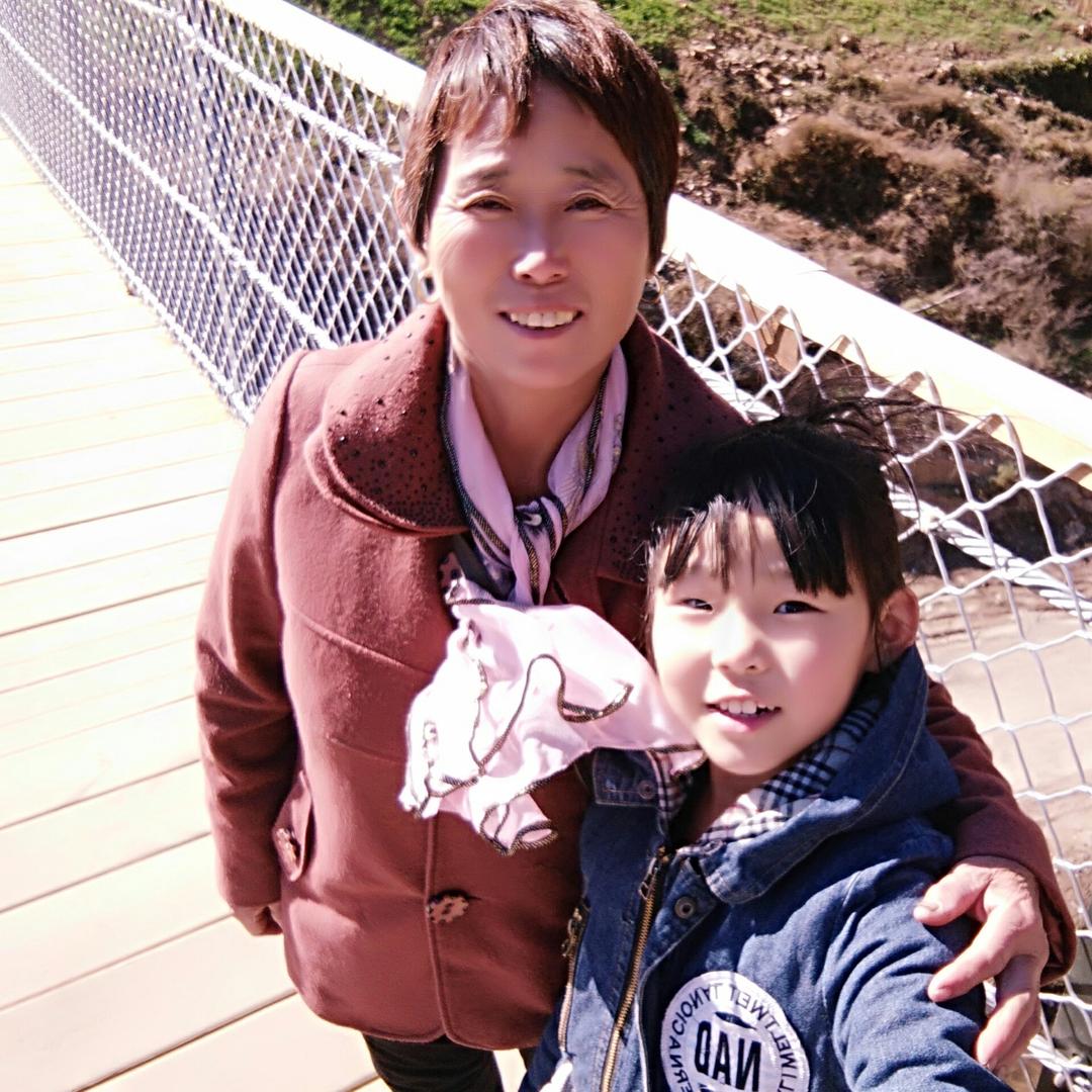 奶奶和小孙女