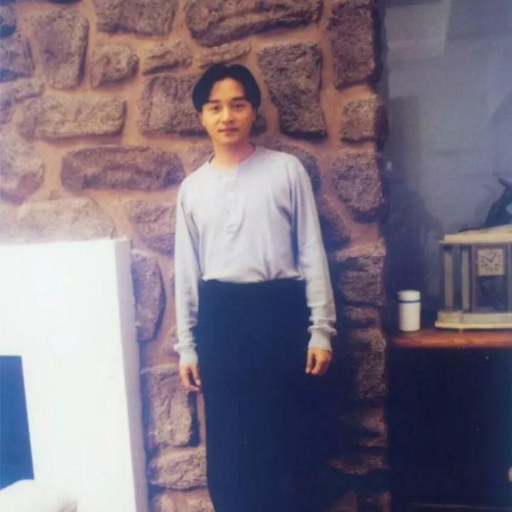 生喝一桶蜜桃乌龙