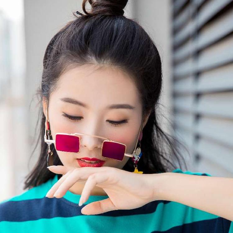 嘟着嘴卖萌