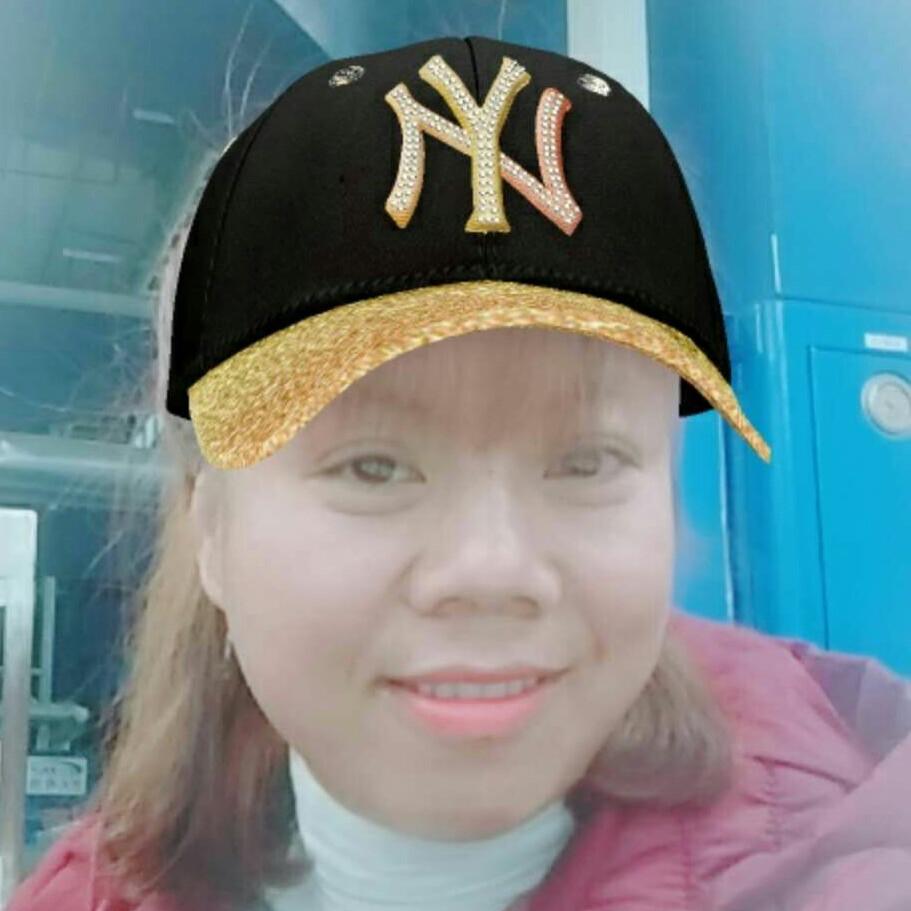 爱玩抖音的辣妹子