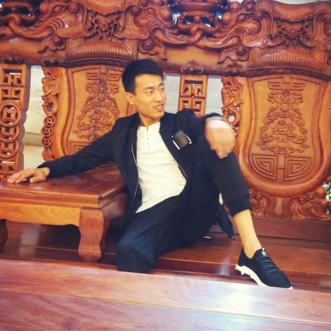 扶着老太太闯红灯