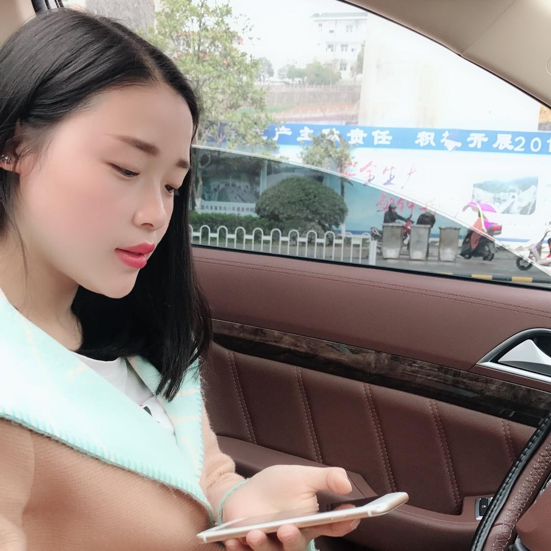 贝贝在龙山卖门窗