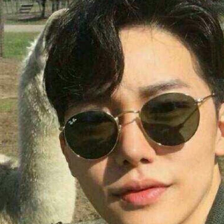 正在修炼单杠的小白痴一枚哦亚比biu～